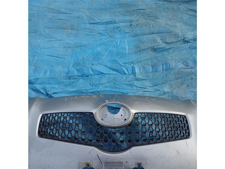 Решетка радиатора Тойота Витц в Кызыле 88480